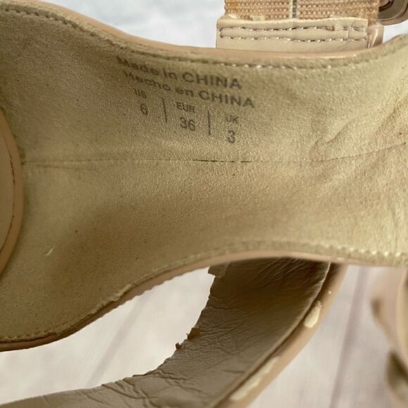 Aldo women 6 patent leather open toe wide strap buckle heels beige - Picture 10 of 11